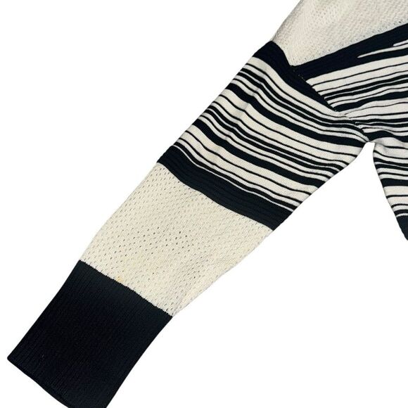 Women’s ST. JOHN Wool & Cashmere blend round neck black & white Sweater medium - Picture 5 of 9